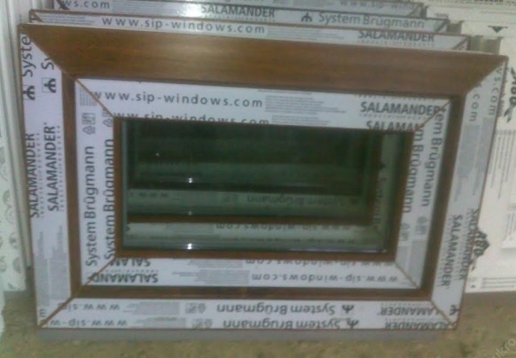 Kunststofffenster Salamander 60x40 cm (b x h), Aussendekor eiche gold und innen weiß, 3-fach Verglasung – Bild 2